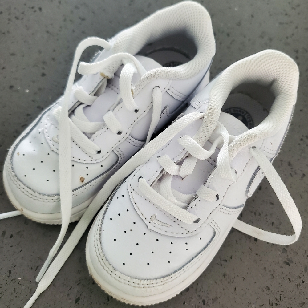 Nike white girl sneakers